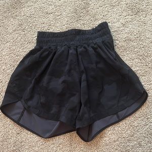 Lululemon Track That shorts in black camo